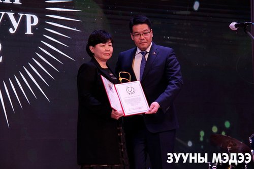 “Алтан чагнуур”-ын эзнээр 16 эмч тодорлоо